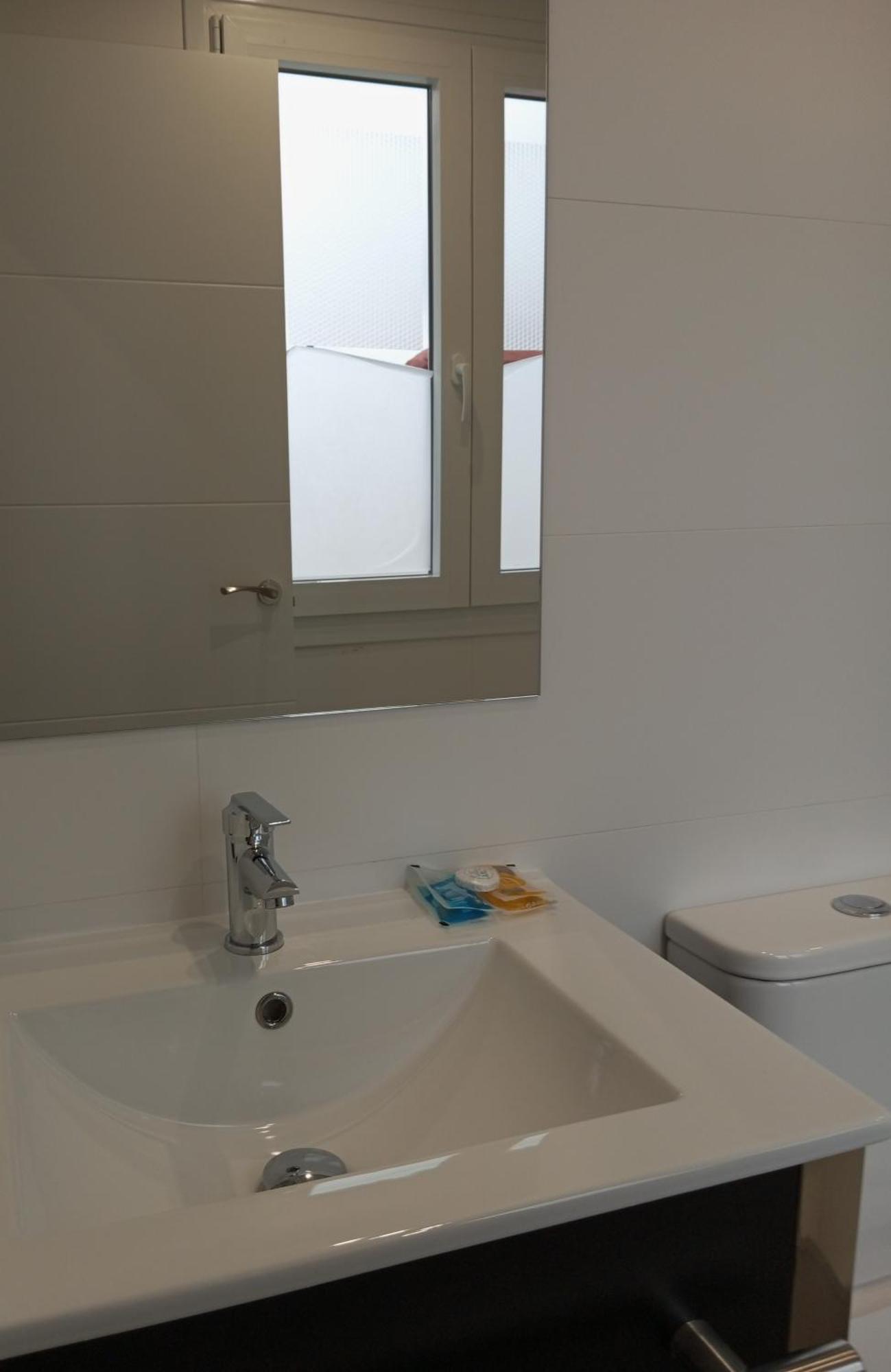 Hostal La Estacion Terrazas Madrid Exteriör bild